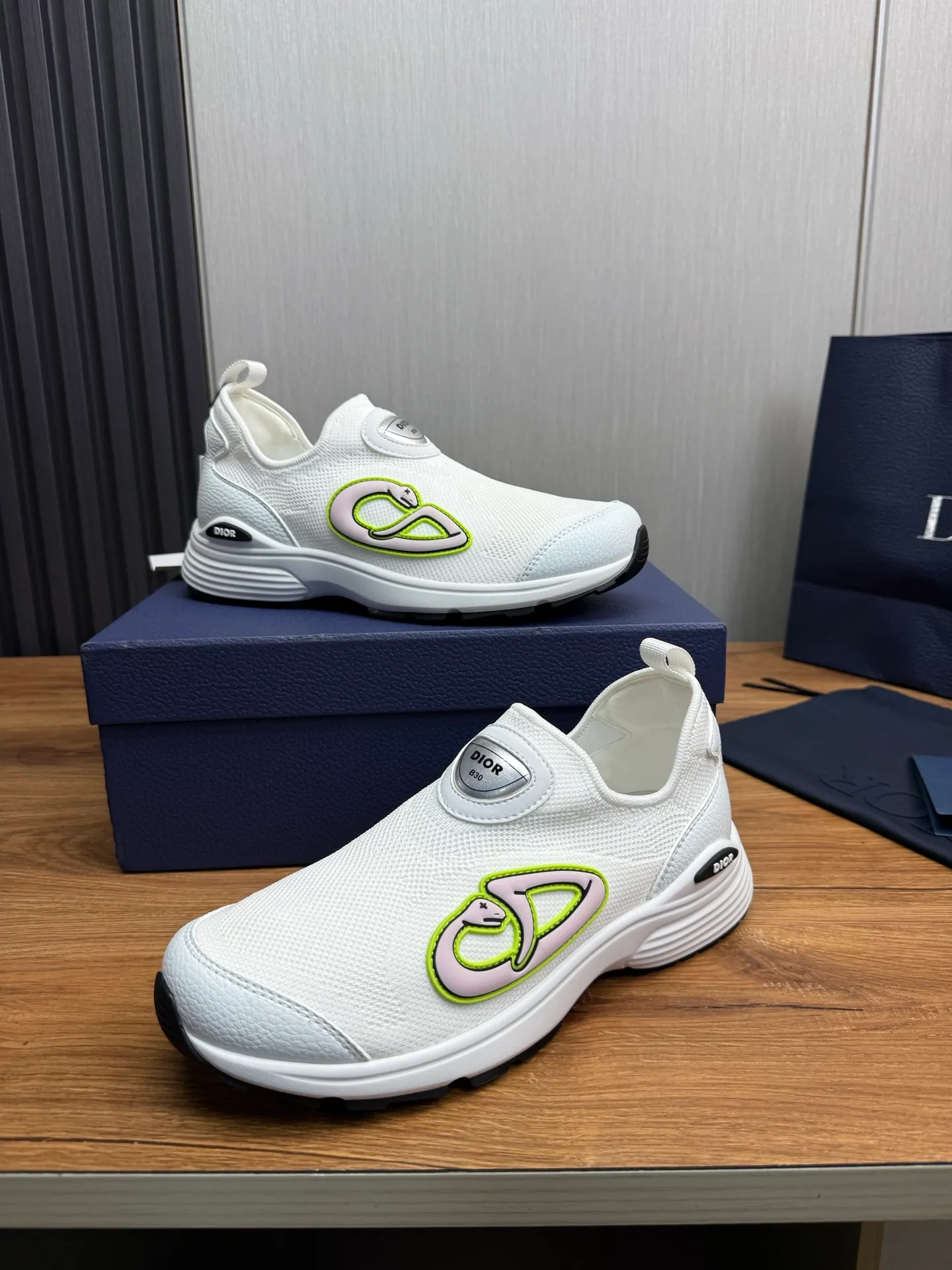 Men's shoes 💰540💰 Dior Dior B30 latest hot model shipped, original 1:1 manufacturing ▪️ Fabric: Original custom fly woven ▪️ Lining: Imported breathable mesh ▪️ Sole: Original molded non-slip outsole ▪️ Size: 38-45 (custom-made 45 non-returnable)